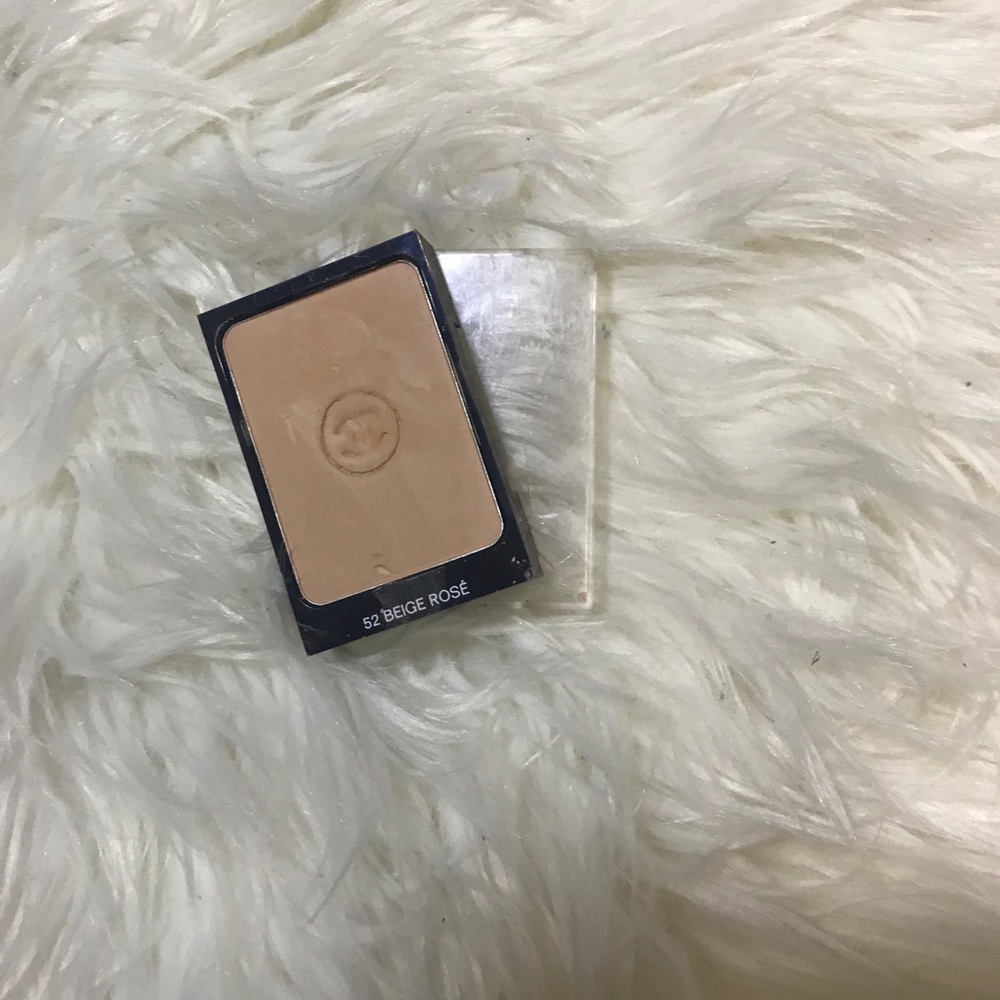 Chanel foundation 52 Beige Rosé